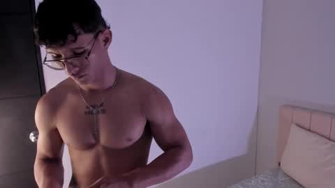 Snapshot of _justin_andrew1 chatting on February 19, 11:01 pm justin online show from February 19, 11:01 pm