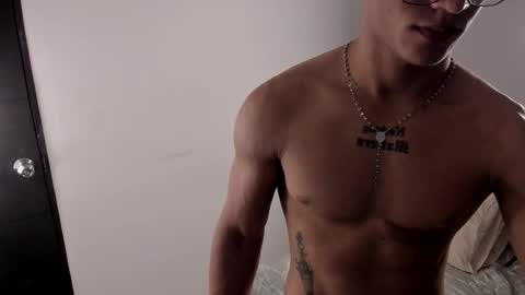 Snapshot of _justin_andrew1 chatting on February 22, 1:18 am justin online show from February 22, 1:18 am