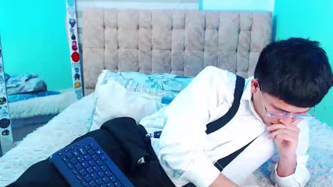 mod online show from February 20, 6:26 am