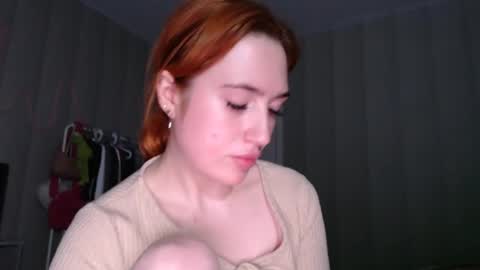 katemiller online show from December 19, 10:56 am