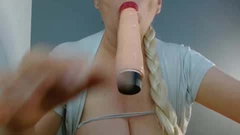 Keiila online show from April 5, 9:12 pm