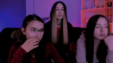 _kellykitten_ online show from April 10, 9:03 am