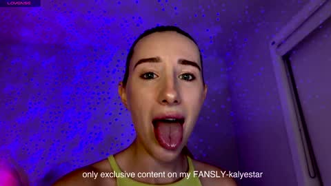 Snapshot of _kellystar_ chatting on January 22, 4:23 am Kelly  online show from January 22, 4:23 am