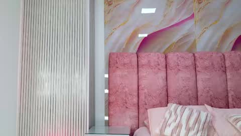 Kendall online show from February 4, 11:49 am