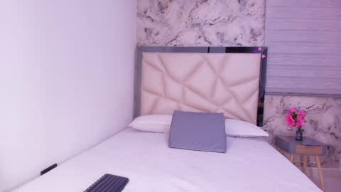 Kendall online show from April 15, 3:02 am