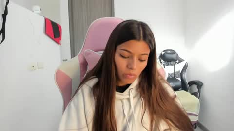 khloe sweet online show from November 4, 8:52 pm