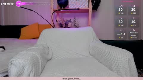 Kiara 0100 - 0700 UTC almost every day online show from November 3, 10:49 am