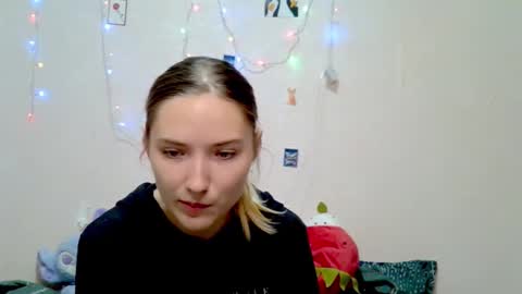 _kikiclark_ online show from September 21, 8:21 pm