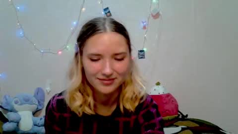 _kikiclark_ online show from October 3, 8:50 pm