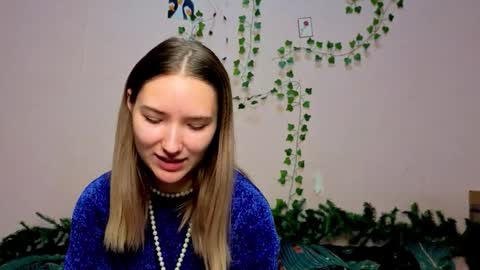 _kikiclark_ online show from December 15, 8:35 pm