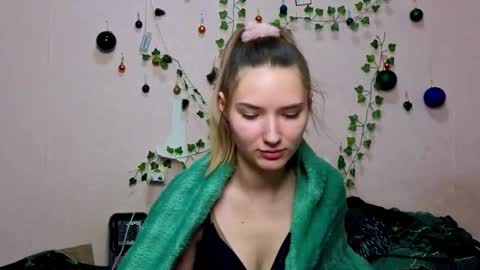 _kikiclark_ online show from January 15, 9:18 pm