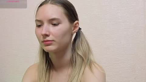 Snapshot of _kikiclark_ chatting on May 24, 8:14 pm _kikiclark_ online show from May 24, 8:14 pm