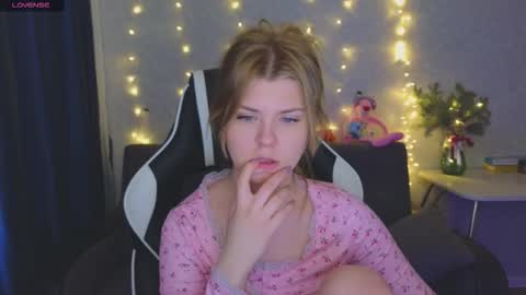 Snapshot of _kirieshka chatting on February 4, 6:08 am Molly Emily online show from February 4, 6:08 am