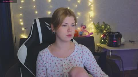 Snapshot of _kirieshka chatting on February 5, 5:28 pm Molly Emily online show from February 5, 5:28 pm