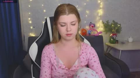 Snapshot of _kirieshka chatting on February 6, 2:42 pm Molly Emily online show from February 6, 2:42 pm