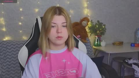 Snapshot of _kirieshka chatting on February 28, 5:36 pm Molly Emily online show from February 28, 5:36 pm