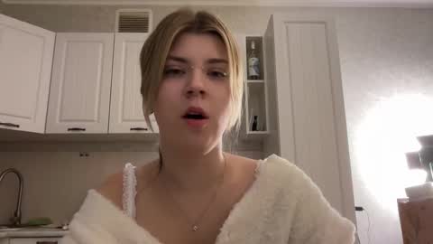 Snapshot of _kirieshka chatting on March 3, 11:43 pm Molly Emily online show from March 3, 11:43 pm