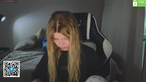 Snapshot of _kirieshka chatting on June 27, 2:34 pm Molly Emily online show from June 27, 2:34 pm