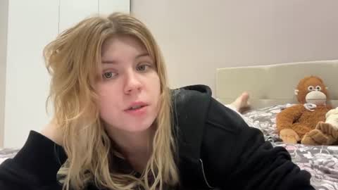 Snapshot of _kirieshka chatting on June 28, 4:57 pm Molly Emily online show from June 28, 4:57 pm