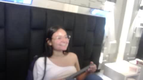 Snapshot of _kita chatting on October 22, 3:45 pm Jalina online show from October 22, 3:45 pm