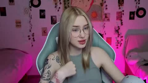 _kitekat_ online show from November 13, 12:37 pm