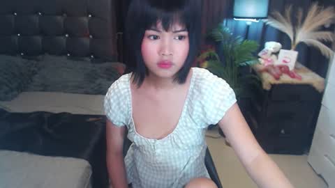 Snapshot of _kittyk7 chatting on February 23, 6:55 am bugrang online show from February 23, 6:55 am