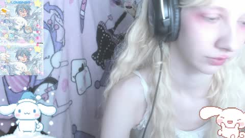 Snapshot of _kuroneeko_ chatting on December 21, 11:44 am  kuro  online show from December 21, 11:44 am