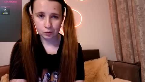 _kylle_ online show from November 17, 7:41 pm