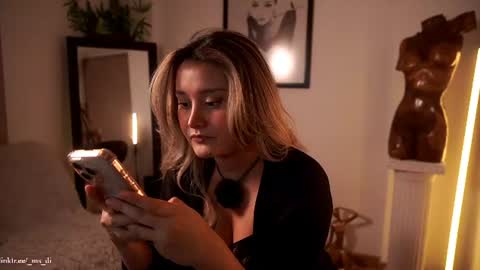 Snapshot of _lady_di chatting on July 10, 3:22 am Not on OF Some stuff for sale online show from July 10, 3:22 am