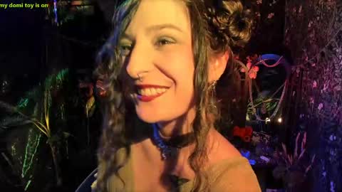 Snapshot of _lady_luna_ chatting on April 26, 8:06 pm Lady Luna online show from April 26, 8:06 pm