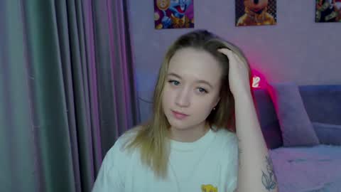 Snapshot of _lalune_ chatting on December 24, 9:33 pm _lalune_ online show from December 24, 9:33 pm