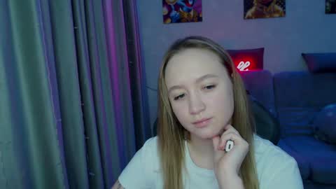 Snapshot of _lalune_ chatting on January 3, 3:49 am _lalune_ online show from January 3, 3:49 am