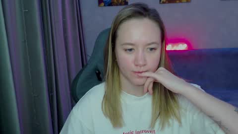 Snapshot of _lalune_ chatting on January 22, 9:54 pm _lalune_ online show from January 22, 9:54 pm