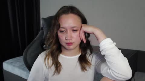 _lalune_ online show from November 24, 10:53 pm