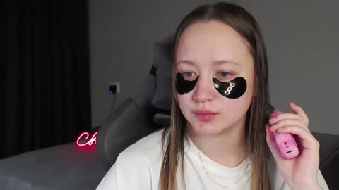 _lalune_ online show from December 4, 3:38 am