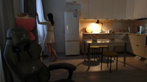 _lalune_ online show from February 27, 1:22 pm