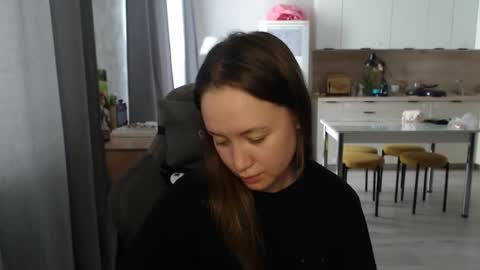 _lalune_ online show from March 12, 9:48 am