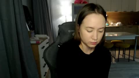 _lalune_ online show from April 5, 4:26 pm