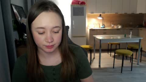 _lalune_ online show from April 19, 6:10 pm