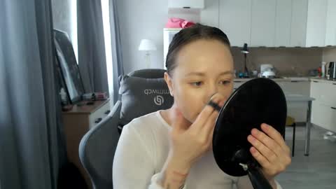 Snapshot of _lalune_ chatting on April 22, 10:17 am _lalune_ online show from April 22, 10:17 am