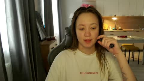 Snapshot of _lalune_ chatting on April 23, 10:25 am _lalune_ online show from April 23, 10:25 am