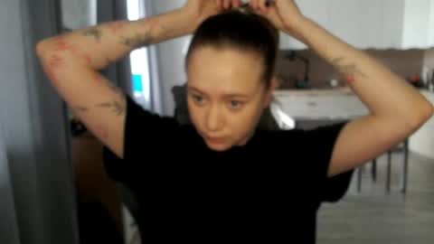 Snapshot of _lalune_ chatting on April 25, 8:28 am _lalune_ online show from April 25, 8:28 am