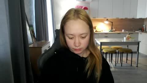 Snapshot of _lalune_ chatting on May 3, 4:07 am _lalune_ online show from May 3, 4:07 am