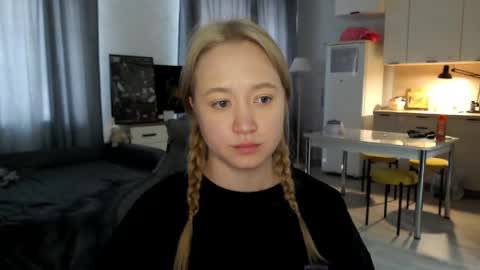 Snapshot of _lalune_ chatting on May 12, 9:50 am _lalune_ online show from May 12, 9:50 am