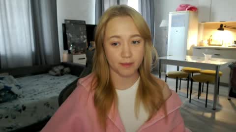 Snapshot of _lalune_ chatting on May 14, 10:00 am _lalune_ online show from May 14, 10:00 am