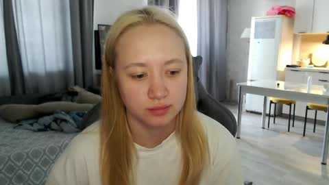Snapshot of _lalune_ chatting on May 26, 8:43 am _lalune_ online show from May 26, 8:43 am
