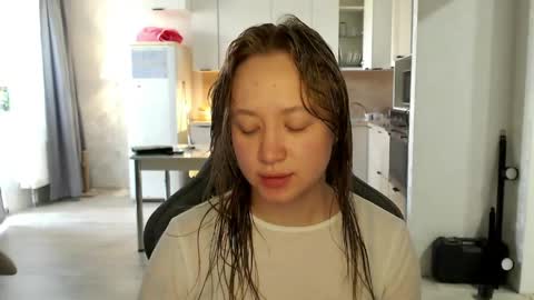 Snapshot of _lalune_ chatting on June 6, 10:42 am _lalune_ online show from June 6, 10:42 am