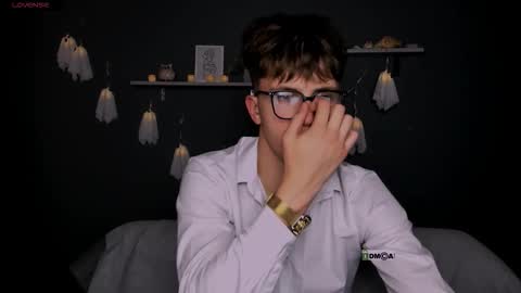 Snapshot of _leo_lust chatting on October 29, 9:27 pm _leo_lust online show from October 29, 9:27 pm