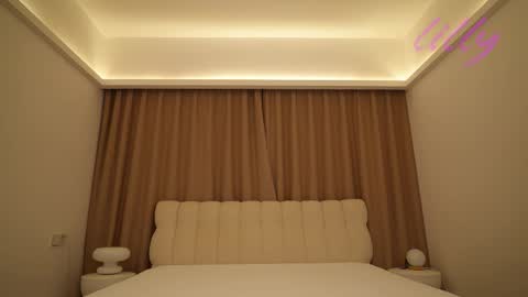 _lillilly_ online show from October 14, 5:30 am