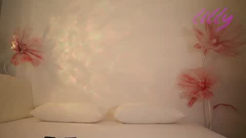 Snapshot of _lillilly_ chatting on July 7, 7:23 am _lillilly_ online show from July 7, 7:23 am